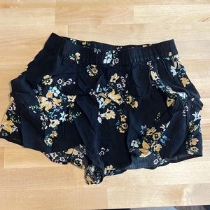 H&M black shorts, 4, with pockets!